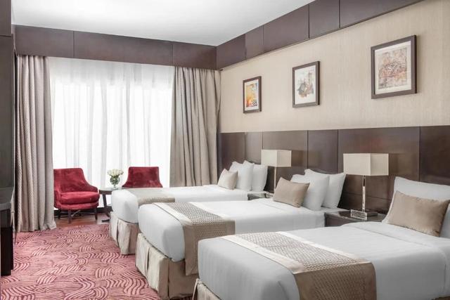 Classic Triple room with patio view